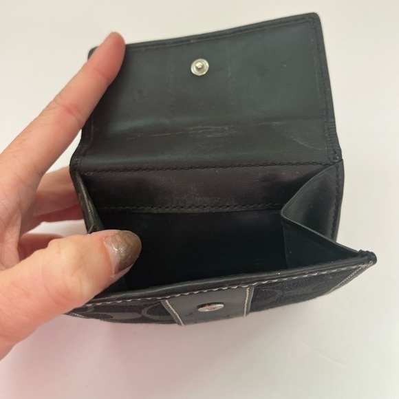 Coach‎ Signature Bifold Wallet - Picture 4 of 6
